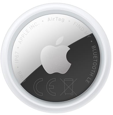 Apple AirTag (seconda generazione): utile per localizzare portachiavi, portafogli e molto altro; funziona emettendo un suono; si configura con un semplice tap da iPhone o iPad