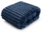 Kuschelige Decke mit Streifenmuster, Weiche Kuscheldecke, Soft, Gestreifte Sofadecke, Flauschige Wohndecke, Steppdecke, MIKROFASER (Blau, 170 x 210 cm)