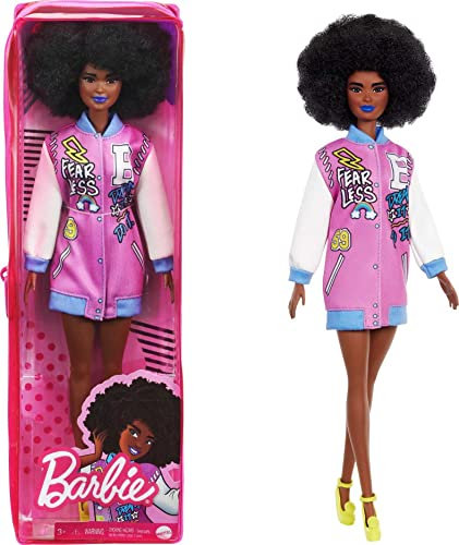 Barbie GRB48 - Fashionistas Puppe mit Letterman Jacke, Spielzeug für Kinder von 3 bis 8 Jahren