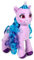 Famosa Softies - Peluche Unicorno Izzy Moonbow del film My Little Pony: Una Generazione, è di colore viola con i capelli blu e gli occhi rosa, misura circa 25 centimetri (760020962)