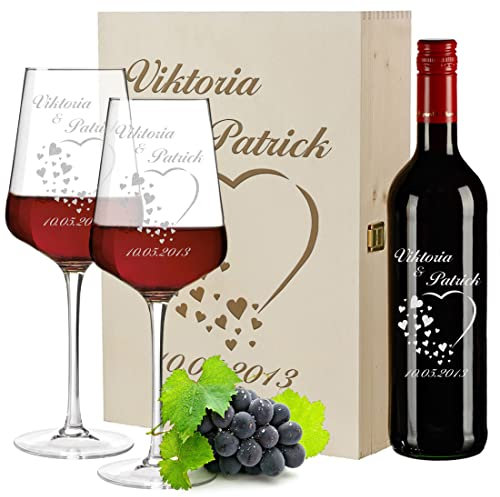 4-TLG Wein Geschenkset mit Wunschgravur - Motiv Herz mit kleine Herzen - personalisiert - 2X Weingläser 560 ml, 1x Holzkiste, 1x Rotweinflasche 700 ml - Made in Germany - Weißwein - Mann, Frau