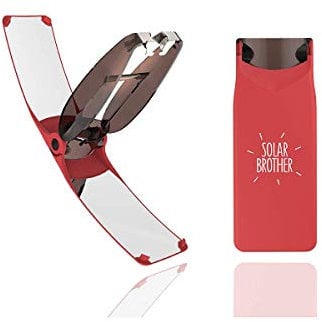 SOLAR BROTHER Suncase Gear – Mechero solar – Carcasa bienergética única de encendido solar instantáneo o a gas tradicional – Impermeable y resistente al viento – Innovación francesa patentada (rojo)