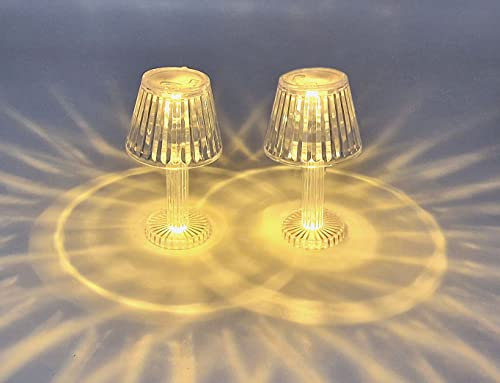 Spetebo Mini lampe de table LED blanc chaud aspect cristal – Conique / 12 cm – Petite lampe de table décorative moderne à piles – Lampe décorative d'ambiance aspect diamant sans fil