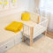 Babyhafen Beistellbett 2in1 Weiß-Natur – Babybett mit Matratze – höhenverstellbar – Kiefernholz – 90x40 cm – Umbaubar zur Sitzbank – inkl. Gurte & Montageset