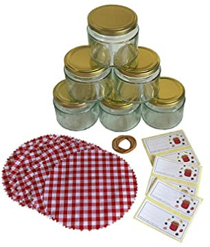 Helen's Own International Marmeladengläser mit Deckel plus rote Gingham-Deckchen, Etiketten und Gummibänder, 200 ml, luftdicht für Marmeladen, Konfitüren, Confits und mehr, 6 Gläser