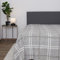 Bestlivings Kuscheldecke (Grau) XXL - 220x240cm - hochwertige Fleecedecke, große weiche Wohndecke Karo Muster - kuschelig weich