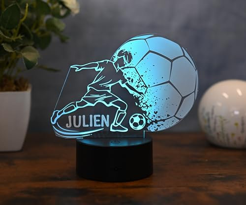 Optechvisual Fußball LED Lampe mit Wunschnamen zum Selbstbekleben – Nachtlicht für Kinder & Jungs – Dimmbar mit Touch-Funktion – Fußball Deko & Geschenkidee fürs Kinderzimmer