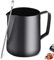 TechKen Milchkännchen,Milchkanne Edelstahl 900ml(32oz), Barista Zubehör Kaffee Milch Kännchen für Espresso Cappuccino (Schwarz 900ml)