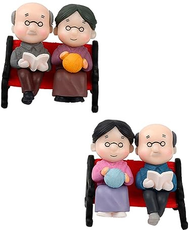 BESTonZON 2 Sätze Miniatur Gartenfiguren Opa und Oma auf Bank Deko | Liebevolle Oma-Opa-Statue für Feengarten DIY Landschaft Mini Garten Figuren Geschenk Set 5x5,5x3,5 cm