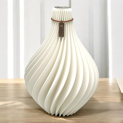 Filsi Home | 3D Druck Vase Nuvia | hergestellt aus PLA (Bio-Kunststoff) | umweltfreundlich | Tiefe Rillen | einzigartige Optik | Made in Germany (Cozy White, 22cm Höhe 16,5cm Durchmesser)