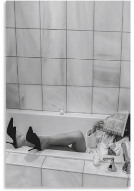 QZFNCOYU Kunstposter Frau liest Zeitung in der Badewanne, Vintage-Schwarz-Weiß, Kunstposter, Schlafzimmer, Dekoration, Landschaft, Büro, Raumdekoration, Geschenk, 20 x 30 cm