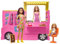 Barbie- Restaurante Hermanas Incluye 3 MUÑECAS Y MAS DE 30 Accesorios, Multicolor (Mattel GWJ58)