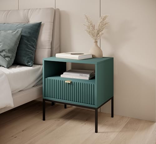 BETTSO - Nova S-54 - Nachttisch - Beistelltisch - Schubladenschrank - Nachtschrank - mit hohen Metallbeinen - Geriffelt - Schlafzimmer - Modern, Glamour - Grün - mit goldenen Griffen