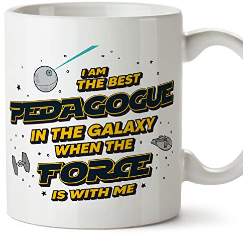 Mugffins Tassen/Becher mit Spruch für PÄDAGOGIN - Auf Englisch - Best in The Galaxy The Force is With Me - 11 oz / 330 ml - Lustiges Geschenk Mitarbeiter