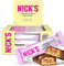 NICKS Protein Riegel ohne Zuckerzusatz – Mandel Karamell – 13g Eiweiß 26% – 201 Kalorien – Low Carb Keto Proteinriegel mit Ballaststoffen & Kollagen – Glutenfrei, Gesunde Snack ohne Palmöl 12x50g