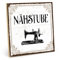TypeStoff Holzschild mit Spruch – NÄHSTUBE – im Vintage-Look mit Zitat als Geschenk und Dekoration - HS-00328