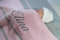 ★ Babydecke mit Namen und Datum Bestickt ★ Baumwolle ★ Baby Geschenke ★ (Hellrosa - Grau, 100 x 75 cm)