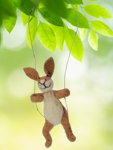 POMMERNTRAUM ® | Dekorationsfigur Sammlerfigur Dekoration Osterdekoration Osterhase Hase auf Schaukel (Emil)