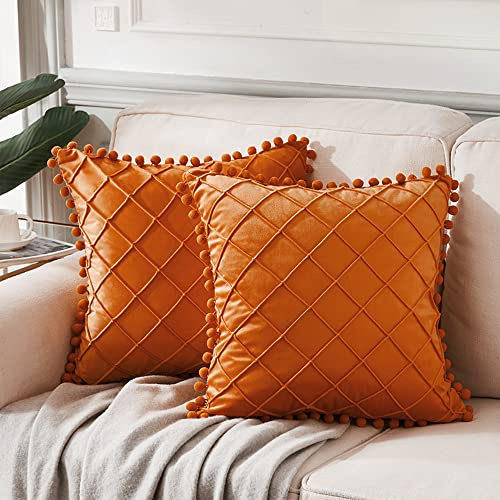 Andaot Set mit 2 dekorativen Kissenbezügen in Herbst-Orange, 50 x 50 cm, mit Pompons, weicher Samtakzent, solider quadratischer Kissenbezug für Couch, Wohnzimmer, Sofa, Schlafzimmer, 50 x 50 cm