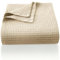 CHUFFED 100% Baumwolle Decke 130 x 150 cm, Weiche und Atmungsaktive Tagesdecke, Waffelmuster Leichte Decke als Sofadecke Couchdecke, Weich Kuschelige Wohndecke Wohnzimmer, Sofa Couch Beige