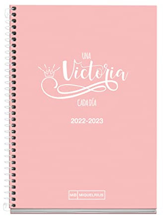 MIQUELRIUS - Kalender September 2022 Juni 2023 - Wochenansicht - Active-Größe 11,7 x 17,4 cm - Beisprachig: Spanisch, Englisch, School - Rosa Spruch