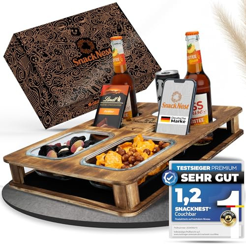 SnackNest Couchbar Snackbox – Premium Holz Serviertablett mit 3 Getränkehaltern & 2 Glas Snackschalen – Premium Couch Organizer & Geschenk zu Vatertag für Männer & Frauen