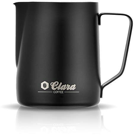 Clara Coffee Bricco per latte nero con scala da 350 ml in acciaio inox | Accessorio barista per schiumare latte per latte Art | perfetto per cappuccino e Co