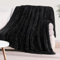 KANKAEU Kuscheldecke Flauschig 130×160 cm, Super Weich & Warme Decke, Schwarz Glänzend Kuscheldecke, Hochwertige Wohndecke, Fleecedecke, Sofadecke, Tagesdecken, Couchdecke