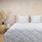 HappyBed 240x220 - Großformatige Bettdecke - Waschbare Bettdecke ohne Bezug - Bedruckte Bettdecke ohne Bezug - Spannbettdecke mit Druck - Mikrofaser - Mitternachts-Paisley