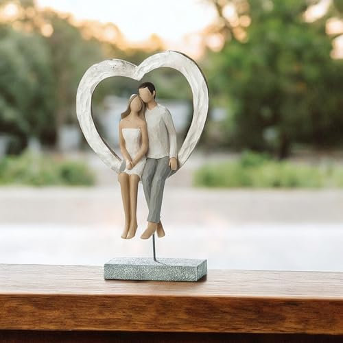 GILDE Deko Figur Liebespaar Skulptur Liebe Geschenk für Paare – Hochzeitstag Geschenk für Frauen – Dekofiguren Wohnzimmer modern – Farben: Silber Weiß – Höhe 26 cm