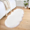AIMECO kunstfell Teppich Faux Lammfell Schaffell Teppich Flauschiger Haarig Wohnzimmer Deko Weicher Fell Carpet für Stühle Sofa Schlafzimmer Kinderzimmer. Weiß 60 x 180 cm