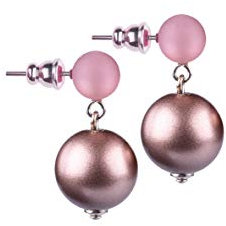 Adi Modeschmuck Polaris Ohrring 'Jasmine', ein 8mm Polaris Ohrstecker kombiniert mit einer farblich abgestimmten 14mm Metallicperle, handgefertigt in Berlin (Rosa mit Rosé metallic)