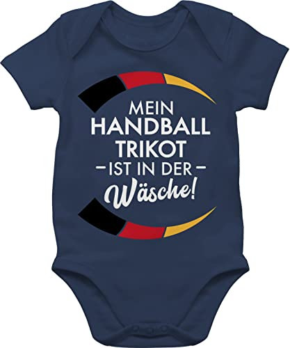 Baby Body Junge Mädchen - 2026 - Mein Handball Trikot ist in der Wäsche - Handball WM EM Witzig Spruch Lustig Trikot Ersatz - 3/6 Monate - Navy Blau - sport 2022 strampler handball+sprüche bodies