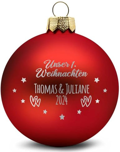 GRAVURZEILE Weihnachtskugel mit Gravur - Unser erstes Weihnachten - Personalisiert mit Namen & Jahr - Festliche Christbaumkugel für Paare als Weihnachtsdeko - Farbe: Rot Matt - Größe: 8 cm