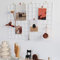 FRIADE Wandgitter-Panel für Foto-Display, Wandaufbewahrung, Organizer, 5 Metall-Clips, 3 S-Haken, 4 Nägel, 4 Kunststoff-Hängeschnallen und 4 Schrauben, Größe 44,5 x 30 cm, 2 Stück (Weiß)