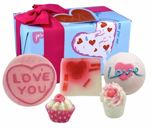 Bomb Cosmetics Love You To Pizza 5-teiliges handgefertigtes verpacktes Bade-Geschenkset mit ätherischen Ölen, inklusive Badekugeln, Seife und Badekännchen
