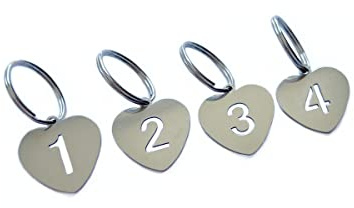 NanTun Edelstahl Herzform Schlüsselanhänger mit Ringen, Schnitzerei ausgehöhlte Zahlen-ID-Tags mit Schlüsselringen, nummeriert 1 bis 20