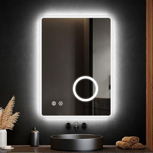 EMKE Miroir de salle de bain Bluetooth avec lumières LED et prise rasoir, 60 x 80 cm, rétroéclairé à LED, miroir de salle de bain avec lumières et prise rasoir de sécurité/anti-buée/horizontal, IP44