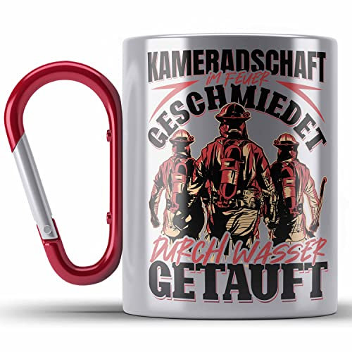 Trendation - Feuerwehr Edelstahl Tasse Karabiner Geschenke Zubehör Lustig Einsatz Geburtstag Spruch Durch Wasser Getauft (Rot)