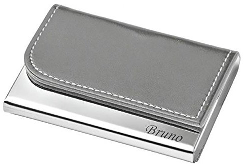 Amikado - Etui à cartes de visite gravé prénom avec rabat simili cuir (Noir) Porte-cartes de visite de luxe en cuir synthétique et acier inoxydable pour cartes de visite, de crédit ou d'identité