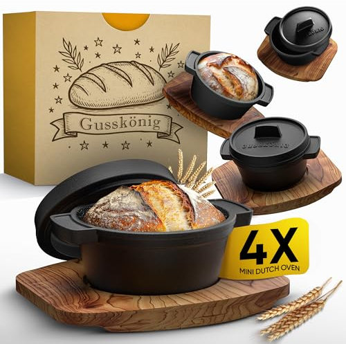 GUSSKÖNIG Mini Gusseisen Brotbackform Set – 4x 300ml Brotbacktopf mit Deckel & Holzuntersetzer – Eingebrannte Mini Dutch Oven zum Brotbacken – Kleine Gusseisentöpfe für Mini-Brote inkl. Rezeptbuch