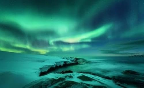 adrium Acryl-Bild 150 x 90 cm: Aurora Borealis über dem Ozean. Nordlichter in Teriberka, Russland. Sternenhimmel mit Polarlichtern und Wolken. Nächtliche (126611466)