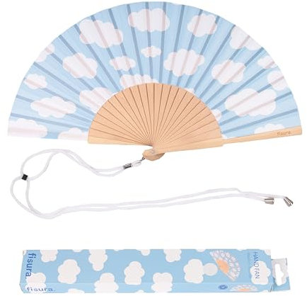 Fisura – Abanico original con estampado de nubes. Abanico de madera moderno y colorido. Ventilador de mano azul. Colgador incluido. Medidas: 42,5 x 23 cm