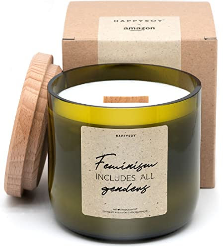 HAPPYSOY Duftkerze No. 4, 450g Sojawachs in hochwertig recyceltem Weinglas - mit Holzdeckel, Holzdocht - nachhaltiges Geschenk - brennt 90-100 Std - Feminism includes all genders