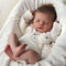 MAIHAO 18 Zoll Reborn Puppe Lebensechte Babypuppe Reborn Babys Realistische Puppen Weicher Baumwollkörper Sieht aus wie EIN echtes Baby (Jungen mit geschlossenen Augen) (weißes Kleid)