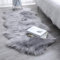 HLZDH Faux Lammfell Schaffell Teppich Kunstfell Dekofell in Super weich Lammfellimitat Teppich Longhair Fell Optik Nachahmung Wolle Bettvorleger Sofa Matte(60 x 160 cm, Grau)