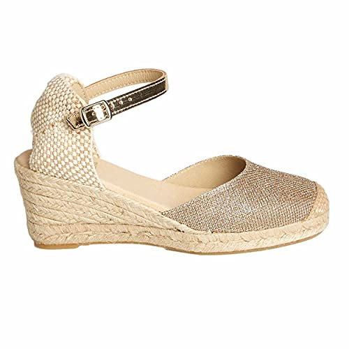 NOESLOMISMO BY DILEMA Alpargata de Yute Mujer La Vida Rosa en Piso de 5 Cuerdas y 7 Cm. con Punta Cerrada y Hebilla al Tobillo. Color Oro Talla 38