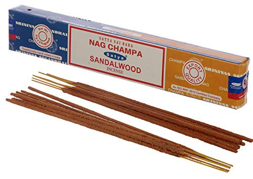 Nag Champa Räucherstäbchen aus Sandelholz.