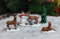 MOMENTS IN TIME Set mit 4 handbemalten Weihnachtsdorf-Figuren aus Polyresin