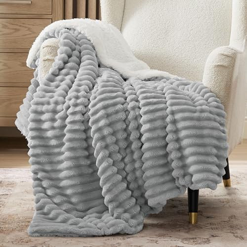 BEDSURE Sherpa Decke Hellgrau - Warme Dicke Kuscheldecke Flauschig, Sofadecke Couchdecke Winterdecke, Wohndecke 130x150 cm Wohn- & Kuscheldecken
